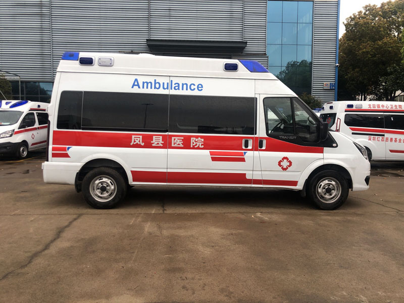福特V348長(zhǎng)軸高頂客運(yùn)（福星頂）救護(hù)車