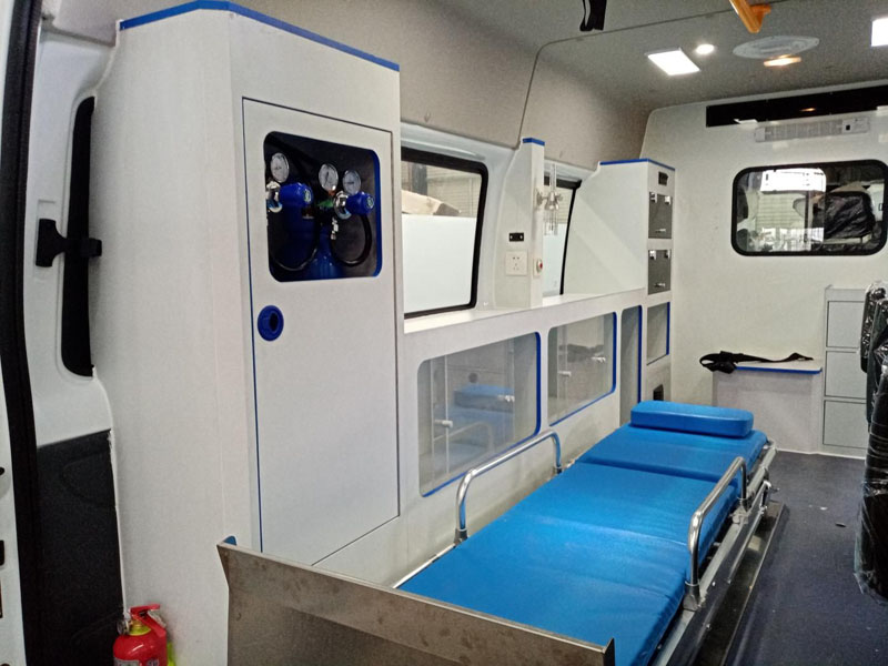 福特V348長中轉(zhuǎn)運型救護車